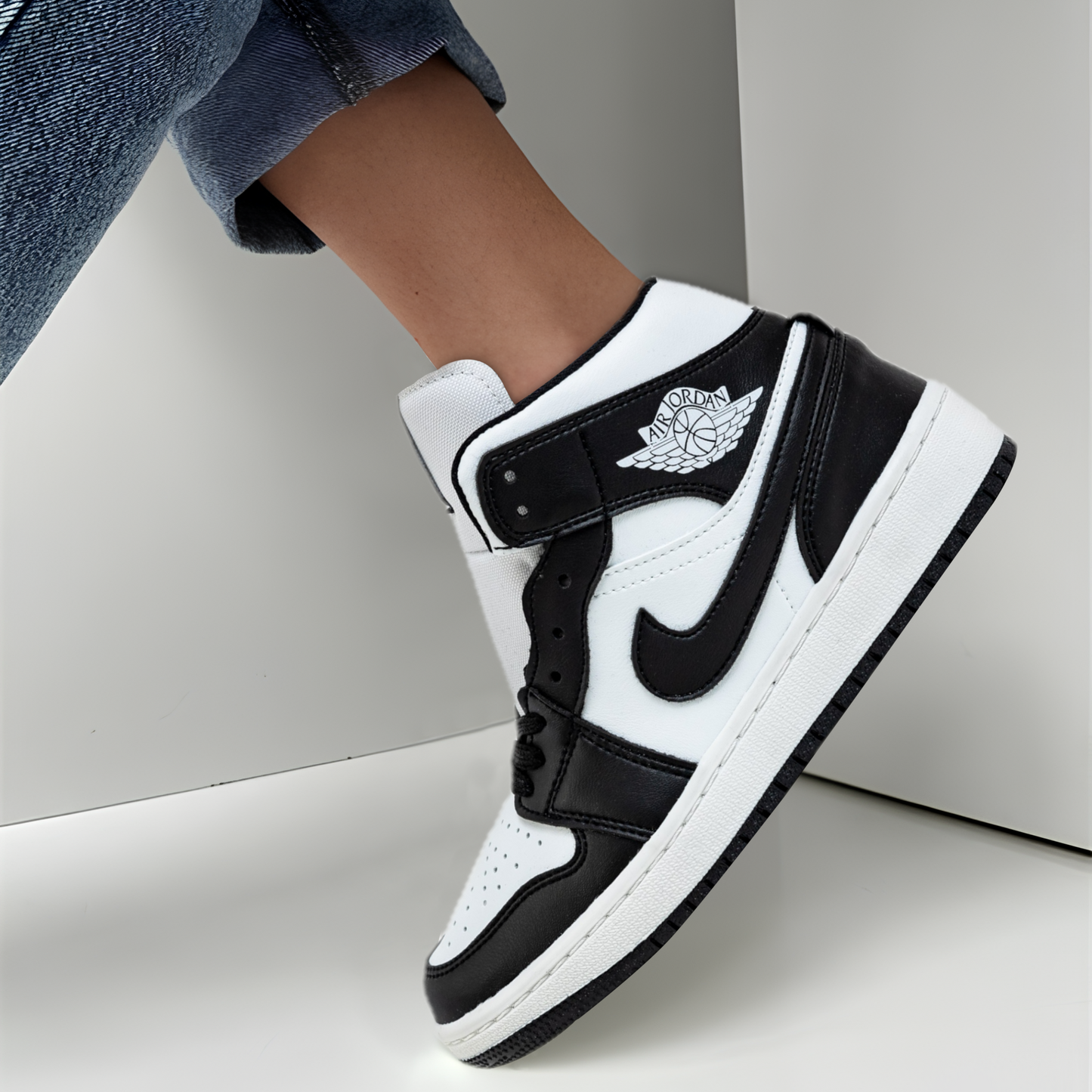 JORDAN - NEGRO CON BLANCO