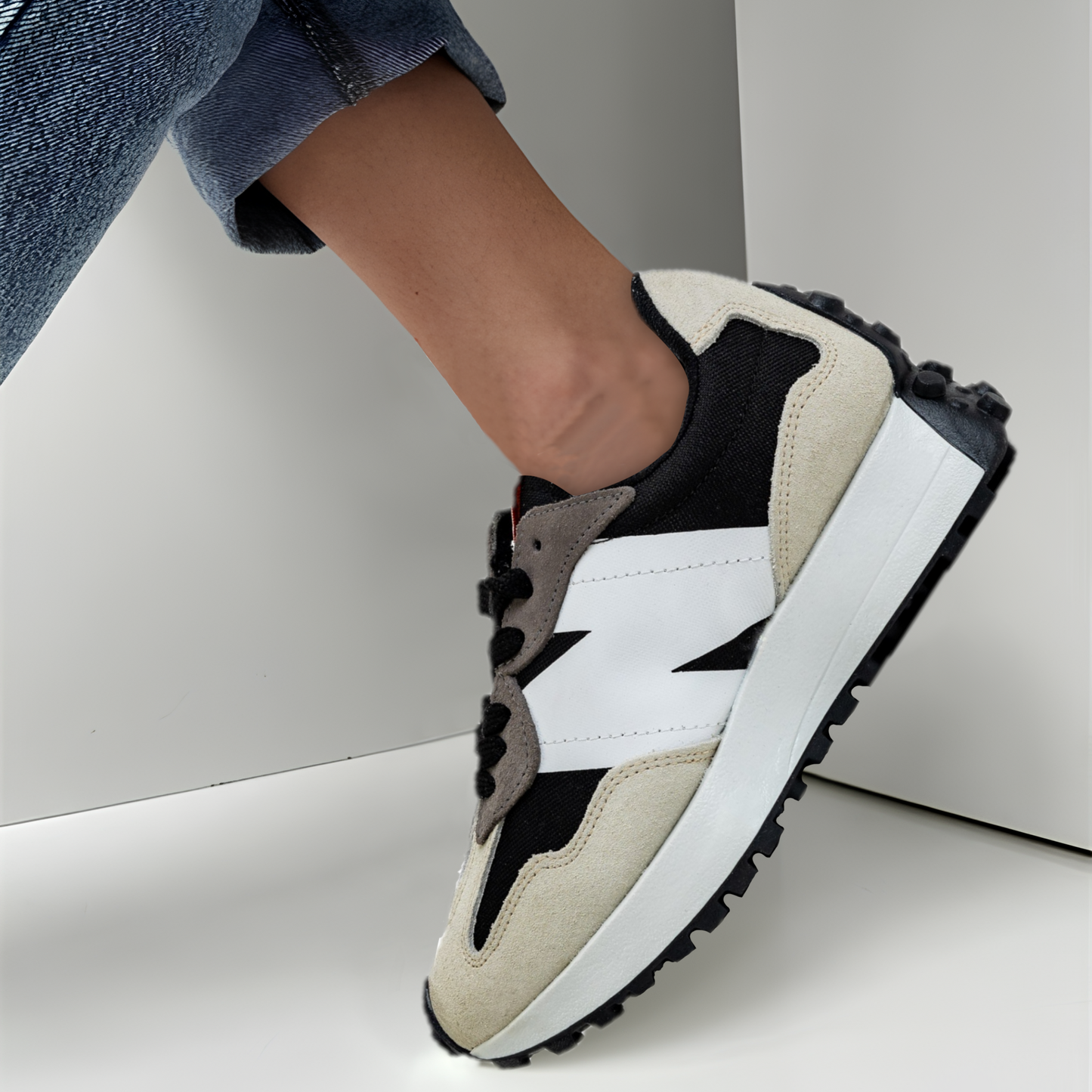 NEW BALANCE 327 BLANCO NEGRO BEIGE