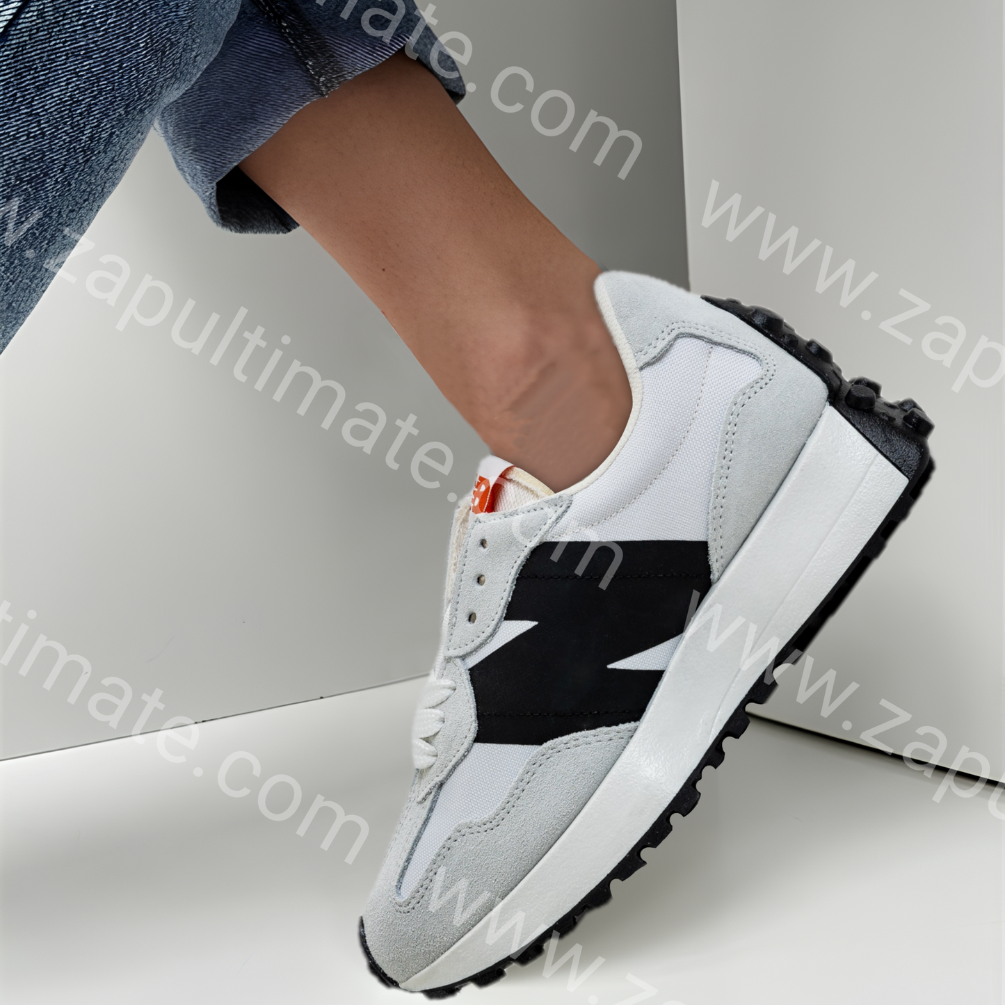 NEW BALANCE 327 BLANCO Y NEGRO